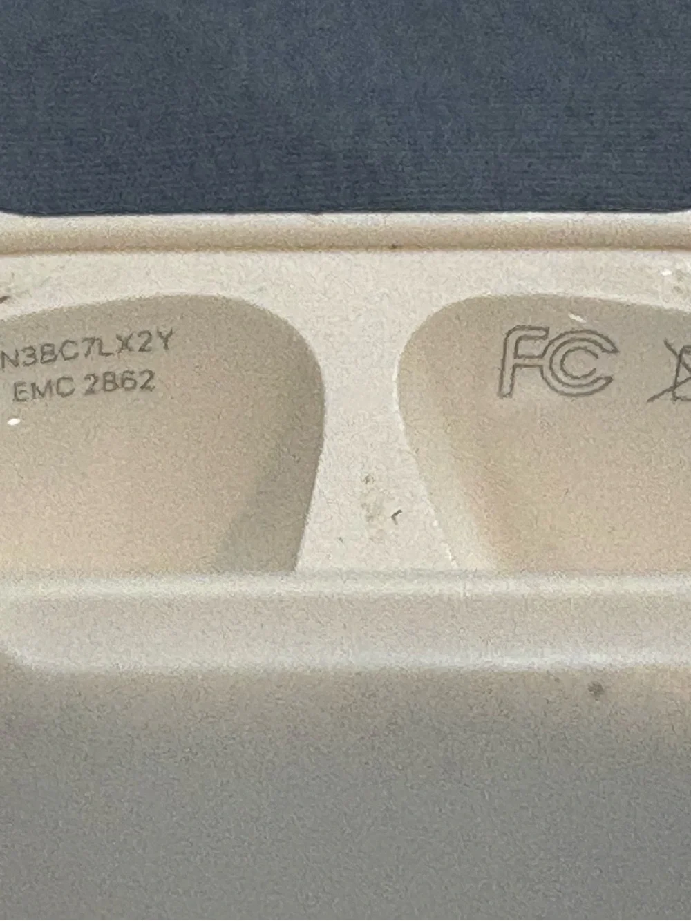 Apple airpods gen 2.